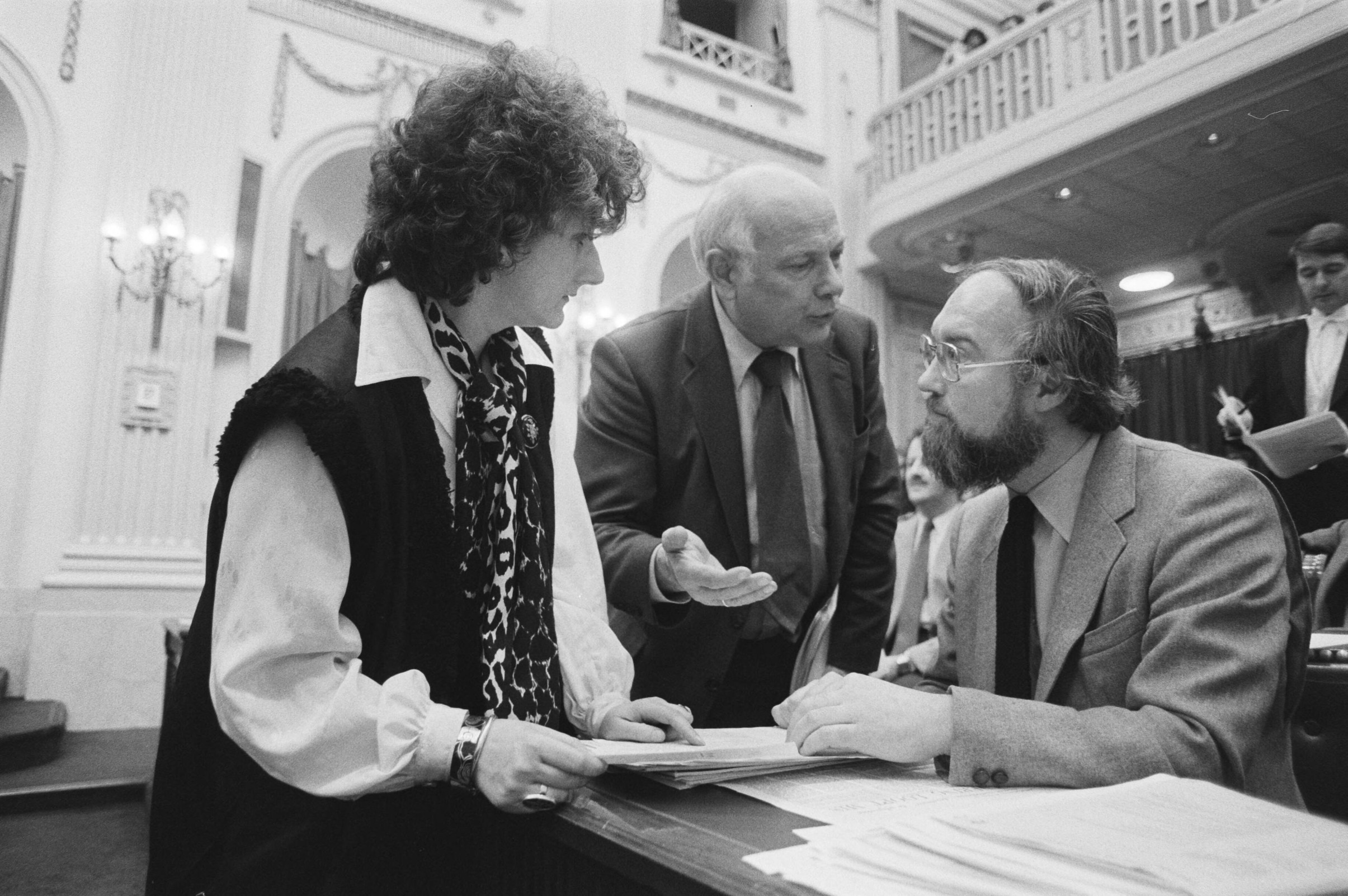 ‘Ik omhels je met duizend armen’ by Ronald Giphart